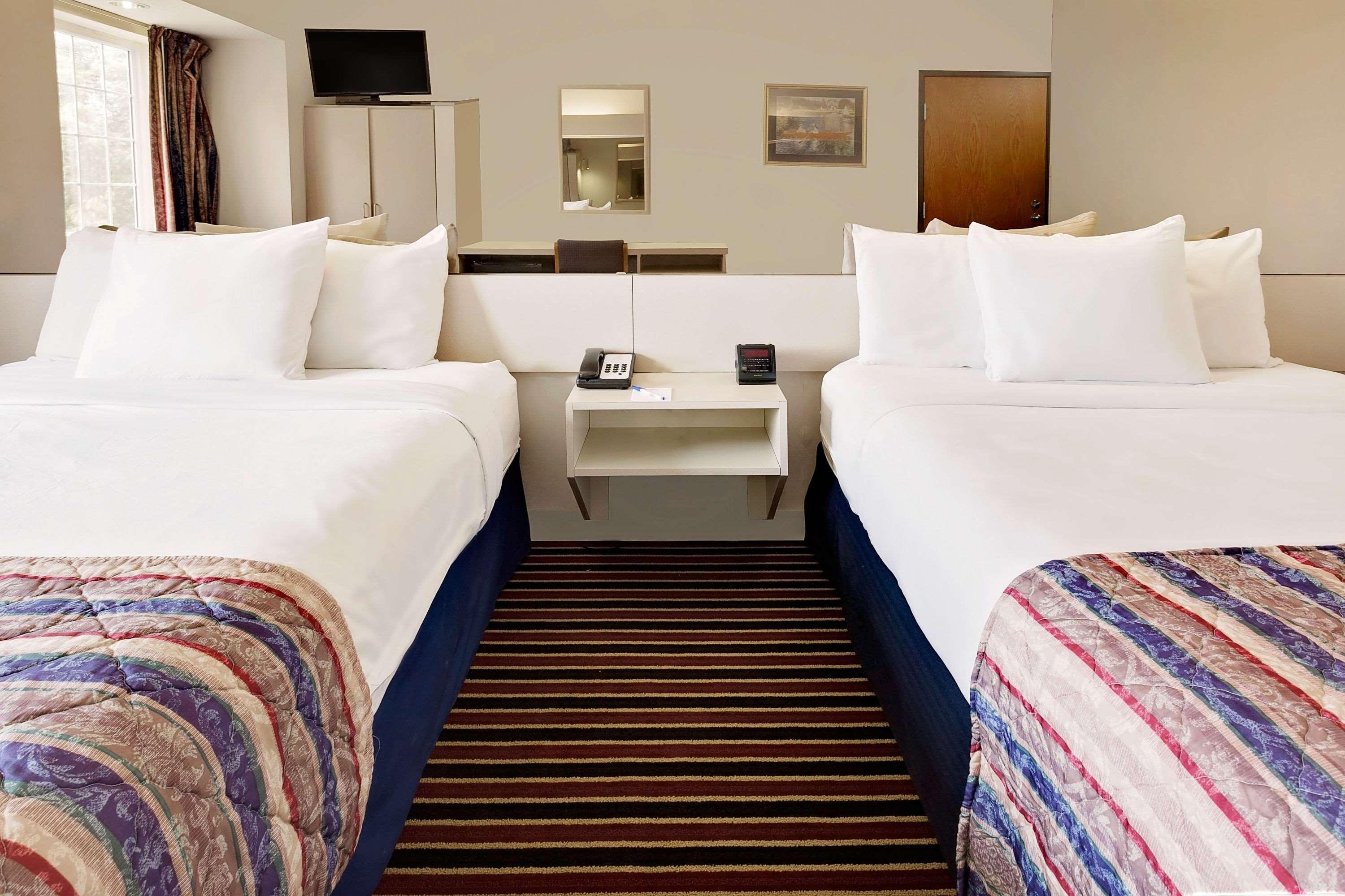 Microtel & By Wyndham East 2*