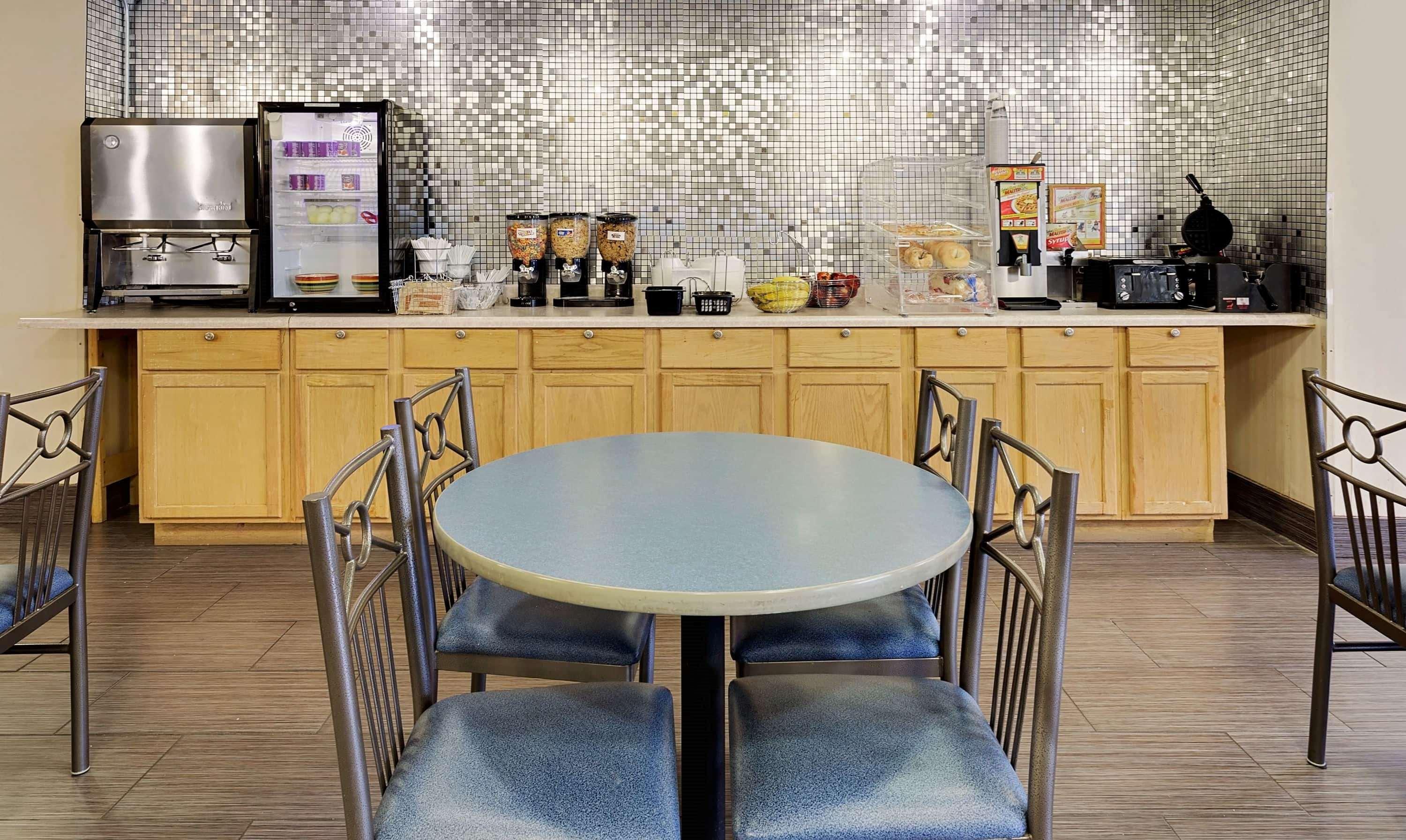 Hotel Microtel & By Wyndham East Madison