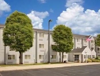 Microtel & By Wyndham East Hotel 2*